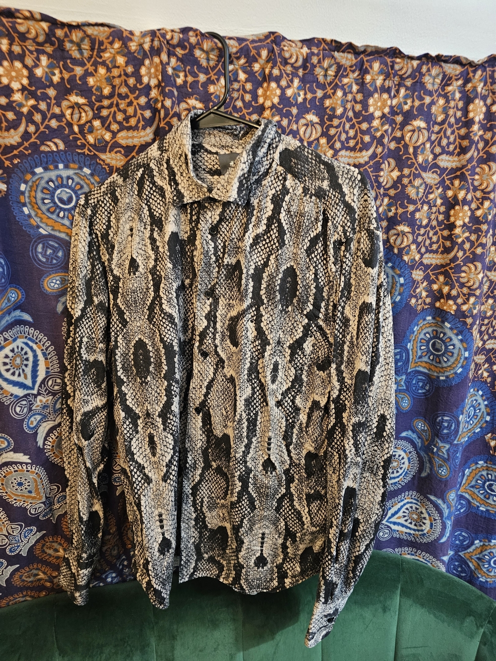 H&M Men's Snake Print Long-Sleeve Shirt - Black & Cream